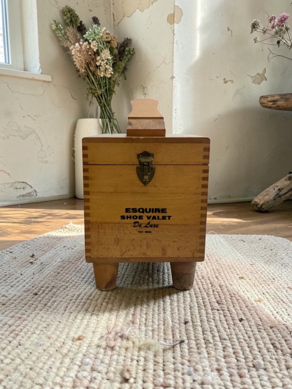 Vintage Esquire Shoe Valet De Luxe Wooden Box Caddy w/ 4 Brushes Starter Kit